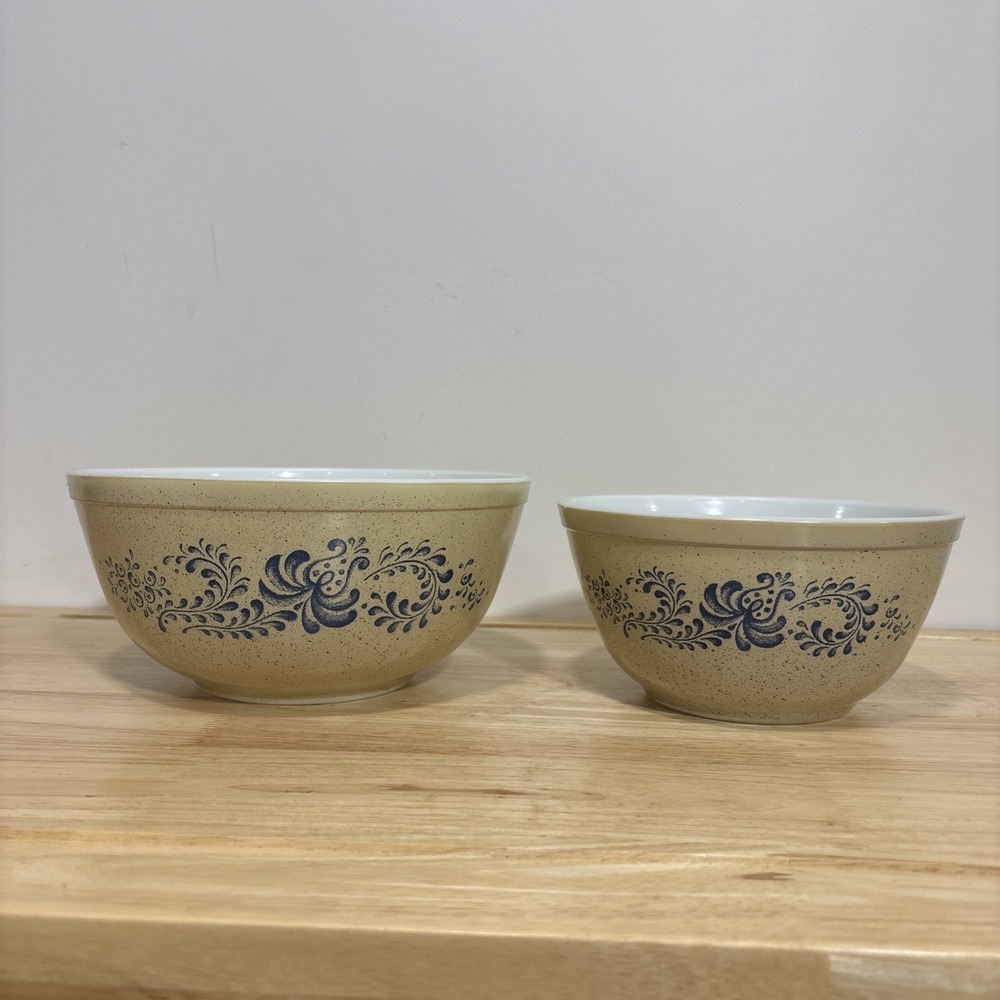 Vintage Pyrex Homestead Nesting Mixing Bowls 402 403 Set of 2 READ FLEA BITE